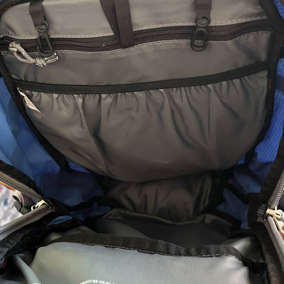 REI Traverse 30 Backpack Climbing Hiking Hydration Blue/Gray Daypack - READ!! - Picture 3 of 6